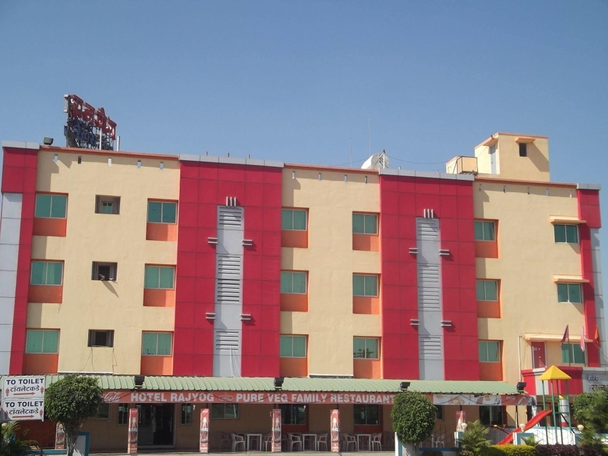 Hotel Rajyog Ranjangaon Ganpati Buitenkant foto