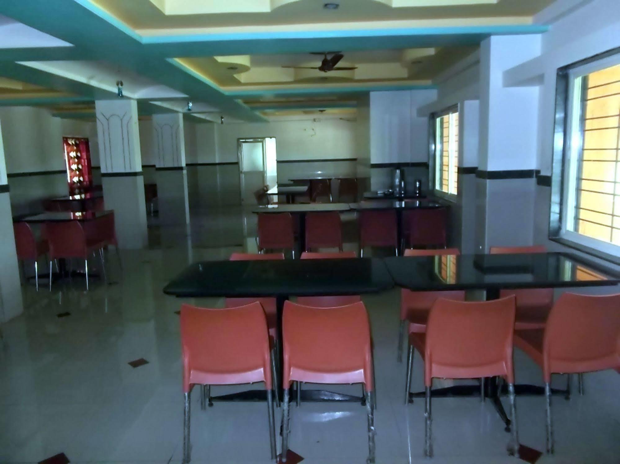 Hotel Rajyog Ranjangaon Ganpati Buitenkant foto