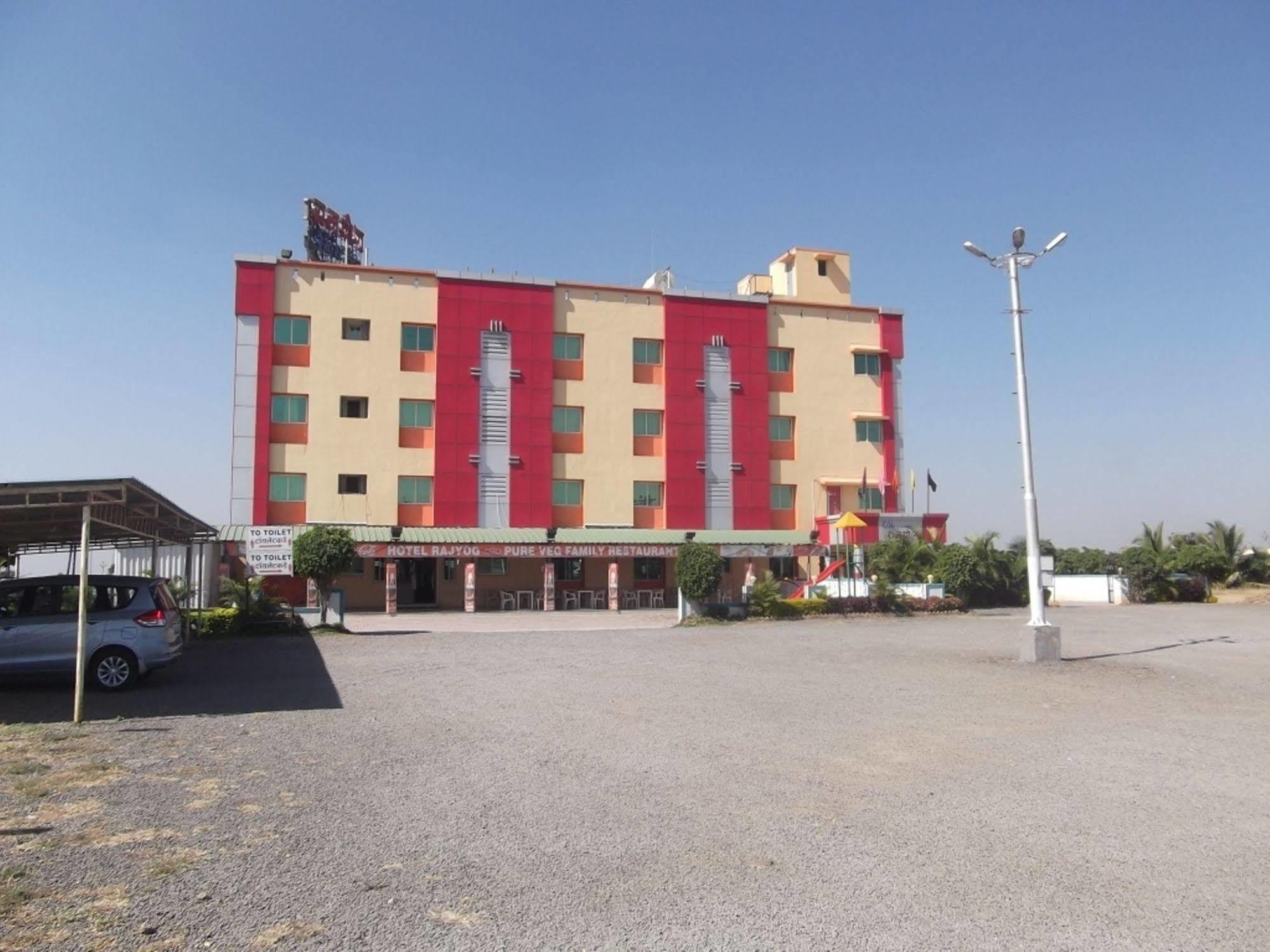 Hotel Rajyog Ranjangaon Ganpati Buitenkant foto